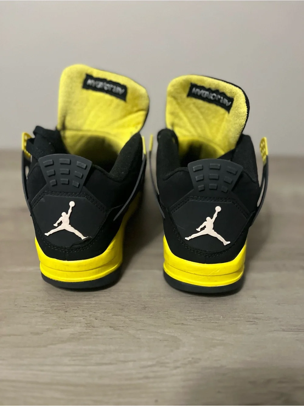 Air Jordan 4 retro “Thunder” Sneakers